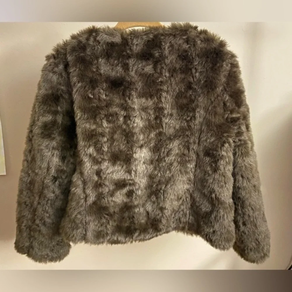 Uniqlo Girls Faux Fur Coat Size 3-4